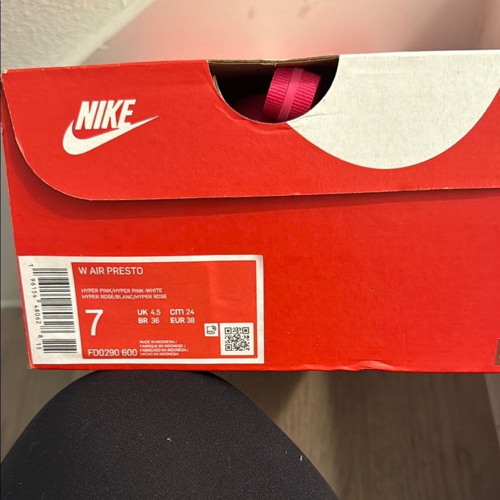 Nike Women's Air Presto - Hyper Pink and White